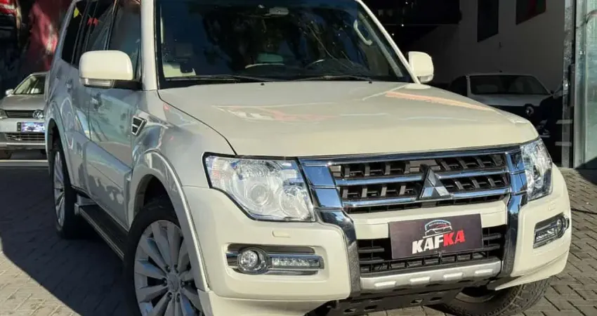 Mitsubishi Pajero HPE 3.2 4x4 T.I. Dies. 5p Aut.