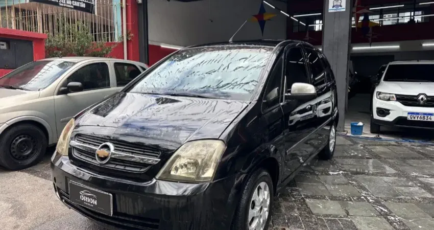 Meriva Joy 1.8 – perfeita pra quem busca espaço, conforto e versatilidade no dia a dia! 
