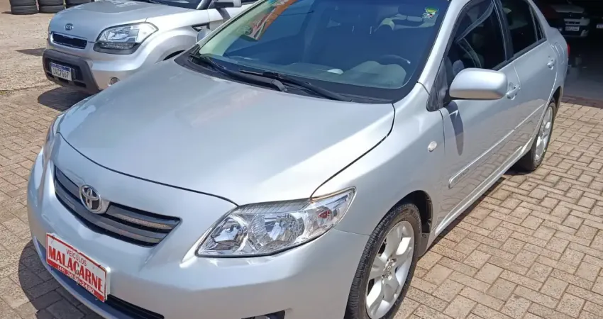 Esse corolla esta bem conservsdo bom de pneus bom de motor e de pintura