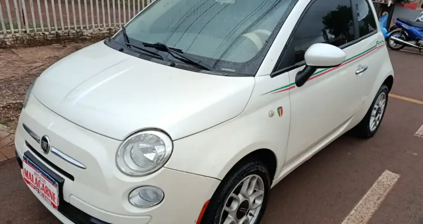 Esse carro esta bem conservado super economico muito facil de estacionar