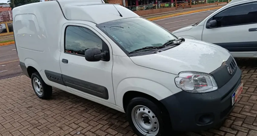 Essa fiorino esta bem conservada boa de pneus a lataria esta bem conservada