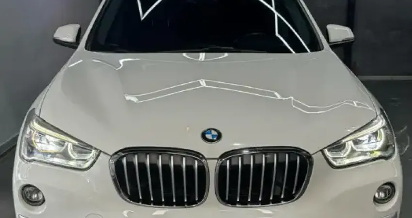 BMW X1 - com teto solar panorâmico 