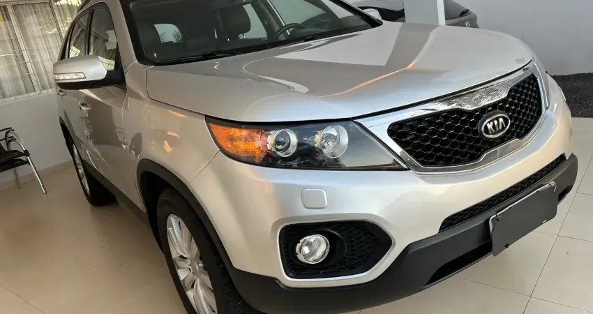 KIA SORENTO 4x2 MOTOR 2.4 ANO 2012 COM TETO PANOR E 07 LUGARES