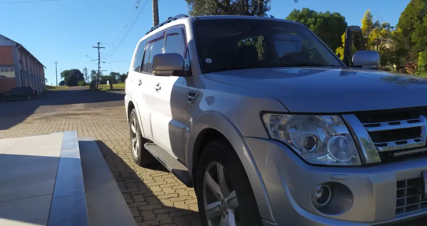 MITSUBISHI PAJERO FULL à venda.