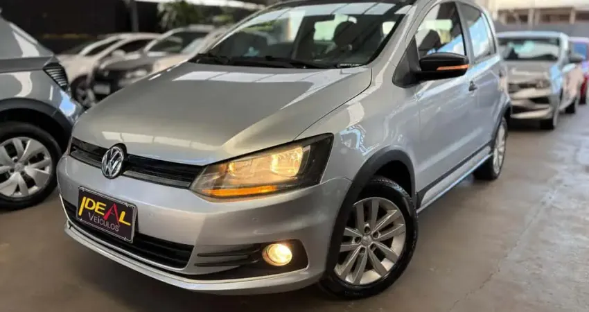 Volkswagen Fox Track 1.0 - Prata - 2016/2017