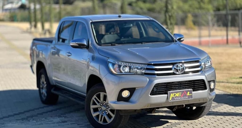 Toyota Hilux SRX 4x4 2.8 - Prata - 2016/2016