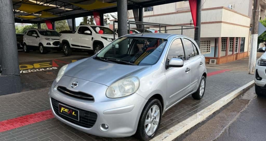 Nissan March SV 1.6 16V Flex Fuel  - Prata - 2012/2013