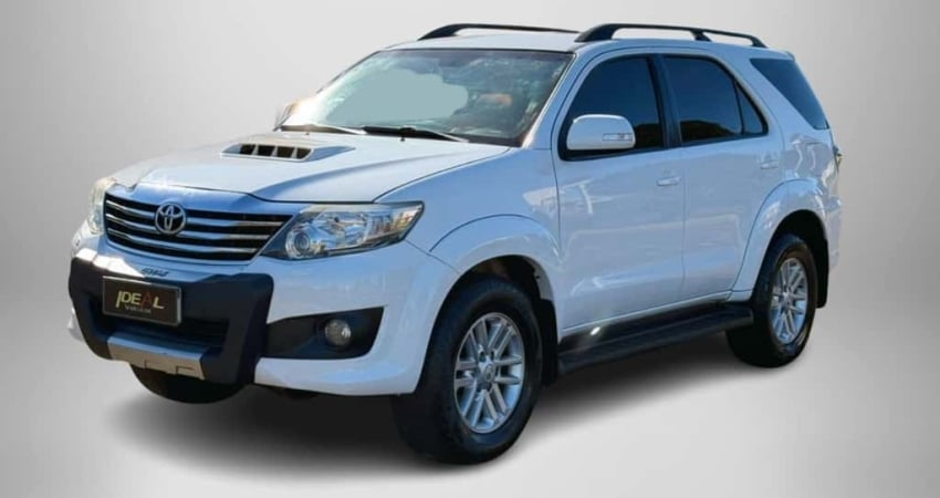 Toyota Hilux SW4 SRV 3.0 4x4  - Branca - 2013/2014