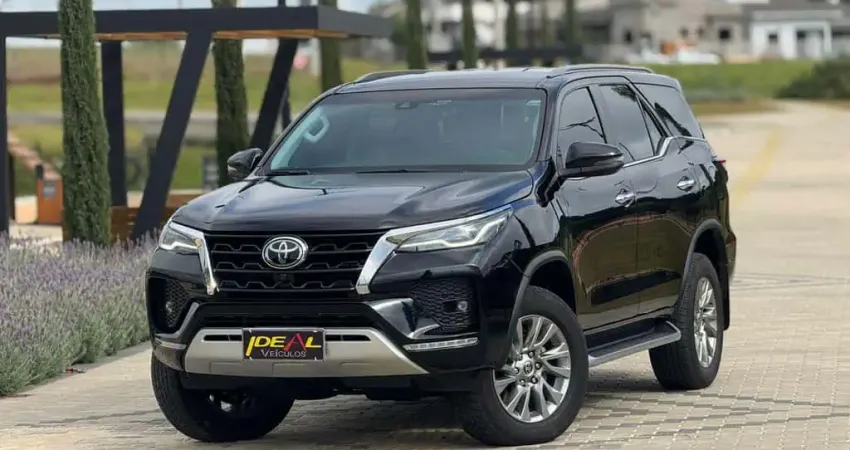 Toyota Hilux SW4 SRX 4x4 2.8 TDI 16V Dies. Aut.  - Preta - 2023/2024