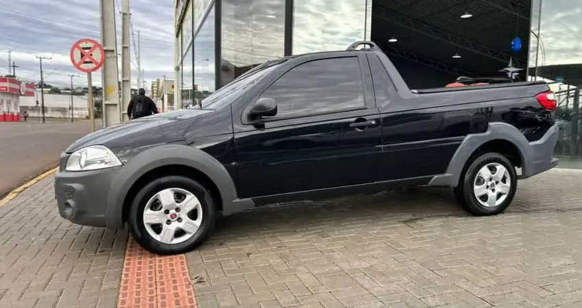 Fiat Strada WORKING - Preta - 2014/2015