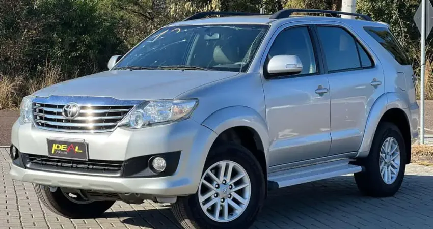 Toyota Hilux SW4 SR 4x2 - Prata - 2012/2012