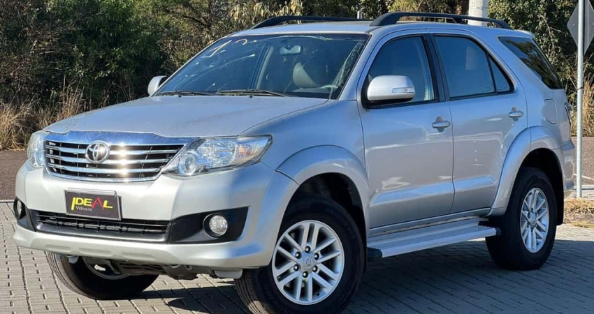 Toyota Hilux SW4 SR 4x2 - Prata - 2012/2012
