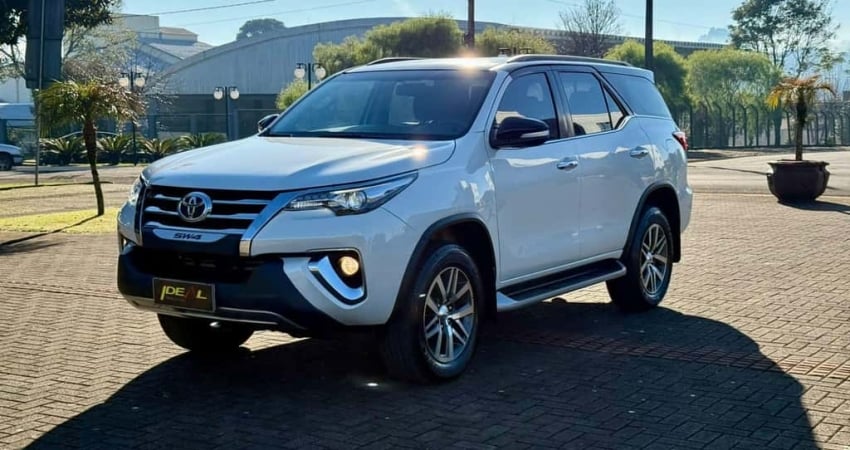 Toyota Hilux SW4 SWSRXA4FD - Branca - 2017/2017