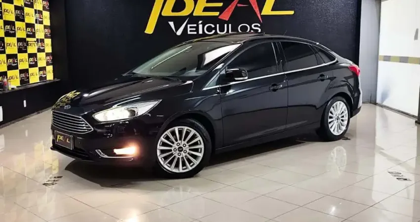 Ford Focus Fastback Titanium 2.0 - Preta - 2018/2019