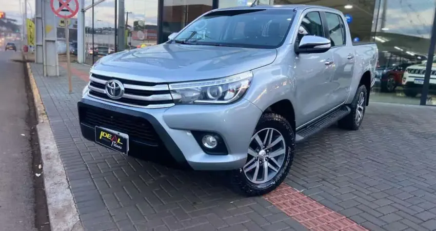 Toyota Hilux SRX - Prata - 2016/2017