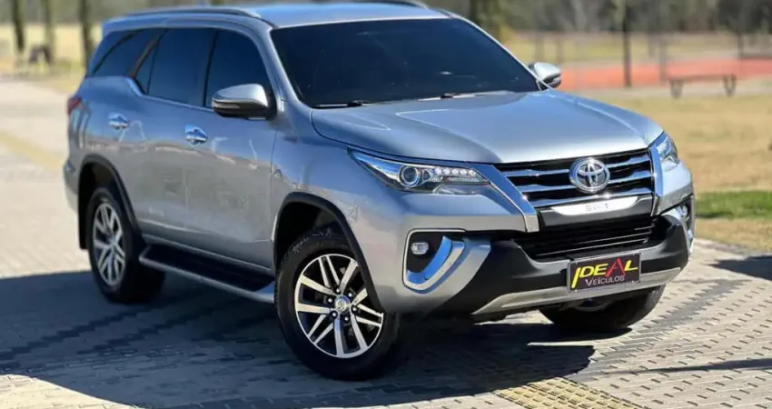 Toyota Hilux SW4 SRX 4x4 2.8 TDI 16V Dies. Aut.  - Prata - 2018/2019
