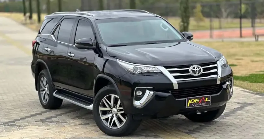 Toyota Hilux SW4 SRX 4x4 2.8 TDI 16V Dies. Aut.  - Preta - 2020/2020