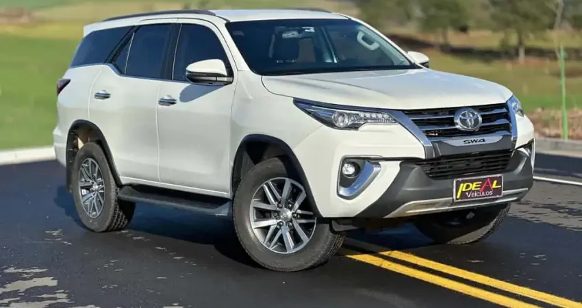 Toyota Hilux SW4 SRX 4x4 2.8 16V Dies. Aut.  - Branca - 2019/2020