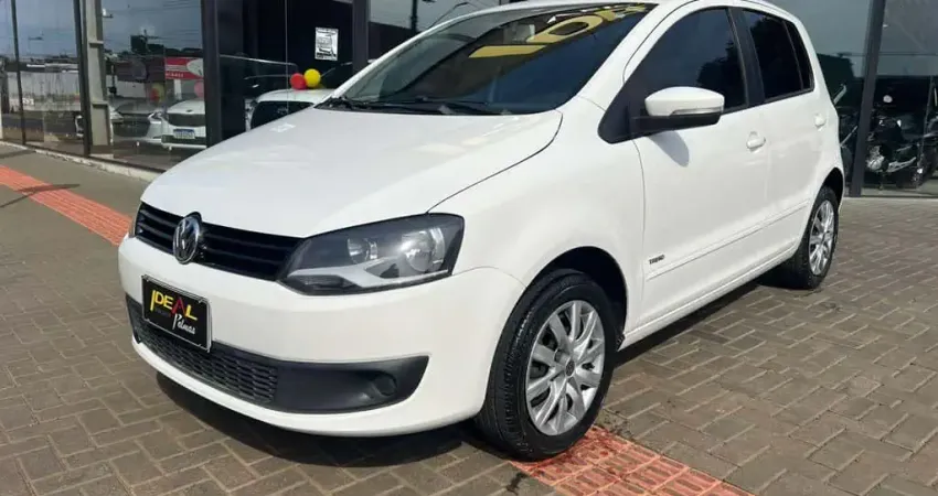 Volkswagen Fox 1.0 Mi Total flex - Branca - 2012/2013