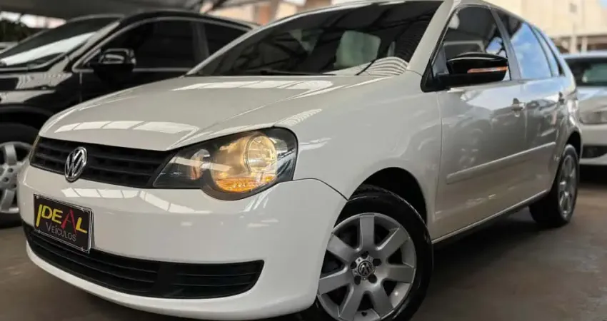 Volkswagen Polo 1.6 - Branca - 2013/2014