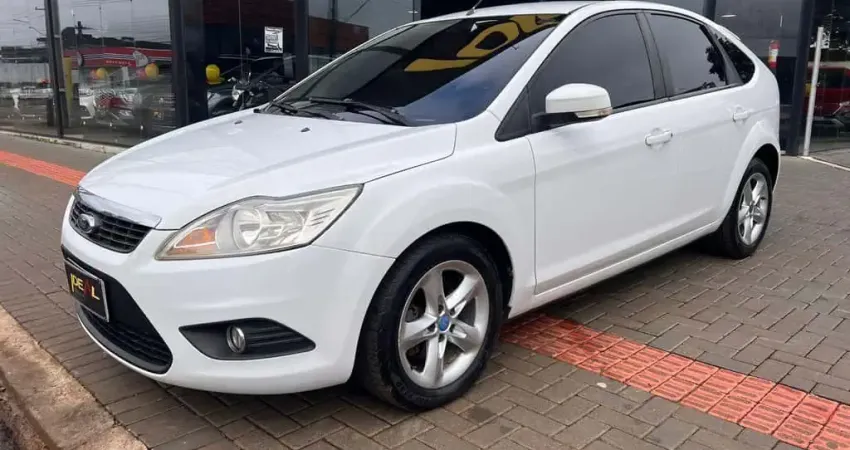 Ford Focus SE Plus FLEX - Branca - 2013/2013