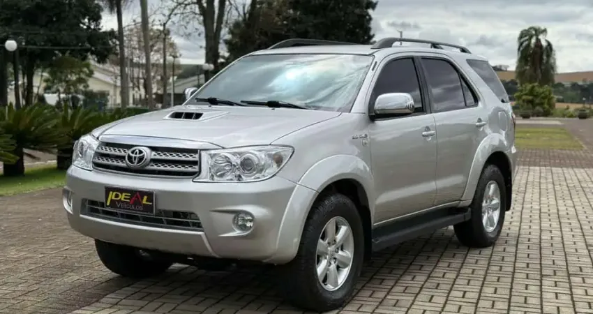 Toyota Hilux SW4 SRV 4X4 - Prata - 2009/2009