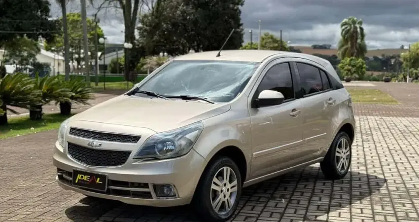 Chevrolet Agile LTZ - Bege - 2013/2013