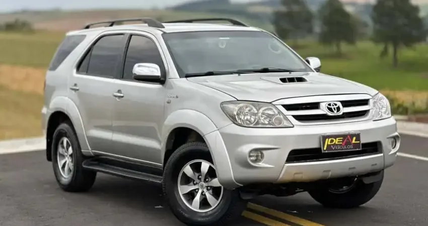 Toyota Hilux SW4 SRV 4x4 3.0 Dies. Aut  - Prata - 2005/2006