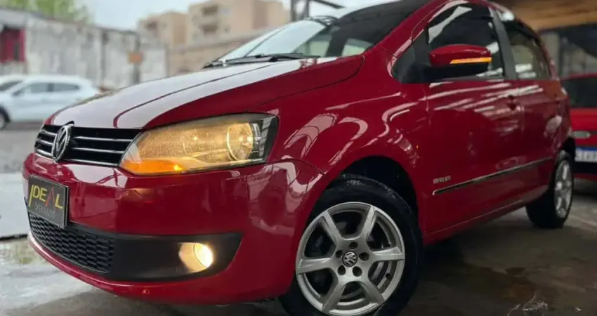 Volkswagen Fox VW/FOX 1.6 HIGHLINE GII  Total Flex 8V 5p - Vermelha - 2013/2014