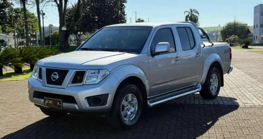 Nissan Frontier 4X4 - Prata - 2013/2014