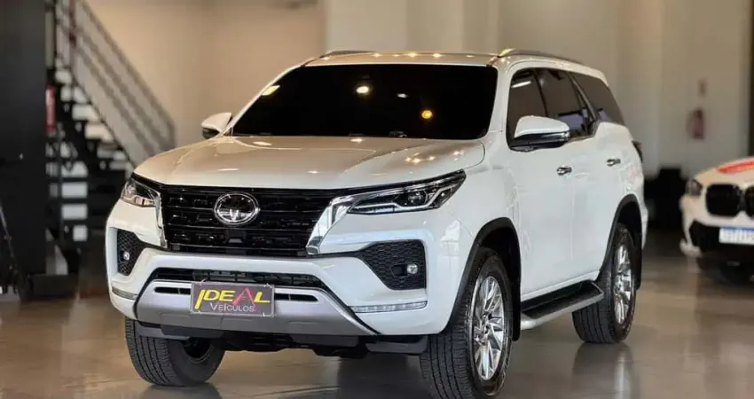 Toyota Hilux SW4 SRX - Branca - 2021/2021