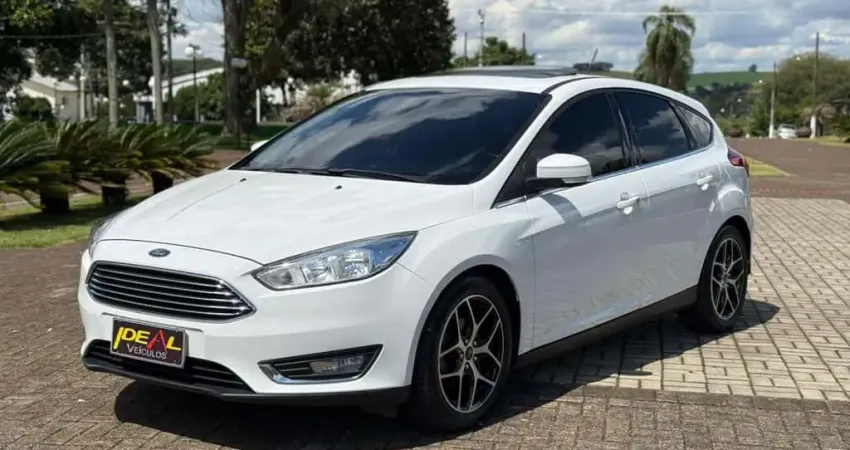 Ford Focus Titanium Plus 2.0  - Branca - 2017/2018