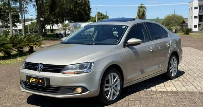 Volkswagen Jetta Comfotline 2.0 - Prata - 2014/2014