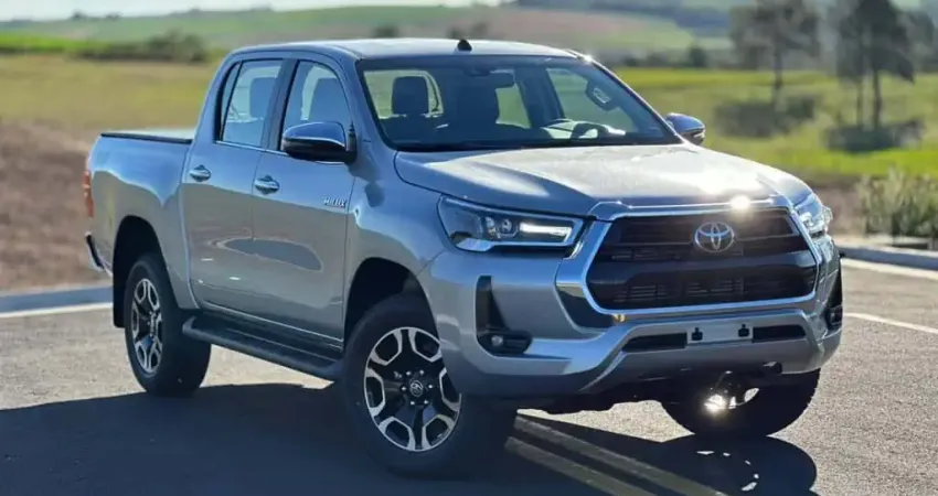 Toyota Hilux SRX 4x4 2.8  - Prata - 2025/2025