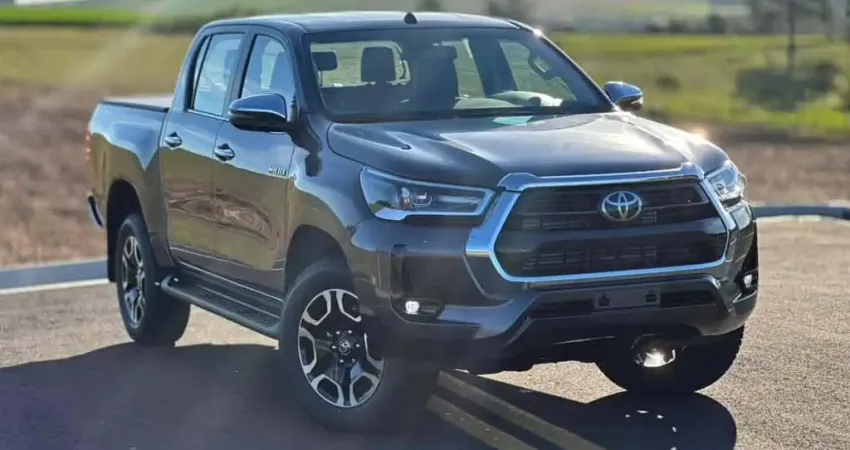 Toyota Hilux SRX 4x4 2.8 - Cinza - 2025/2025