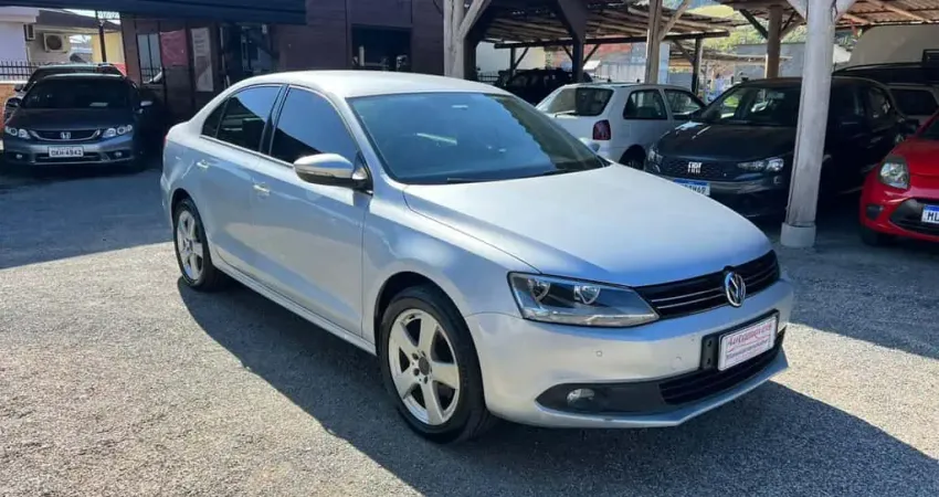 Volkswagen Jetta Comfortline 2.0 T.Flex 8V 4p Tipt.  - Prata - 2011/2012