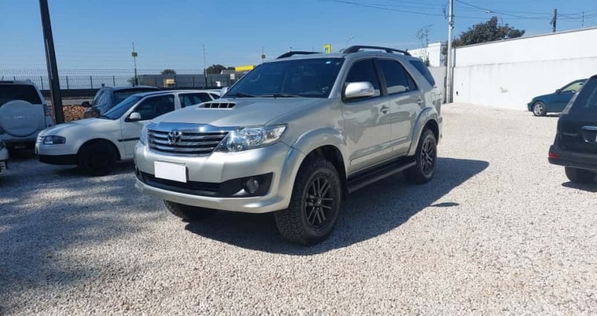 HILUX SW4 3.0 SRV 4X4 7 LUGARES 16V TURBO INTERCOOLER DIESEL 4P AUTOMÁTICO