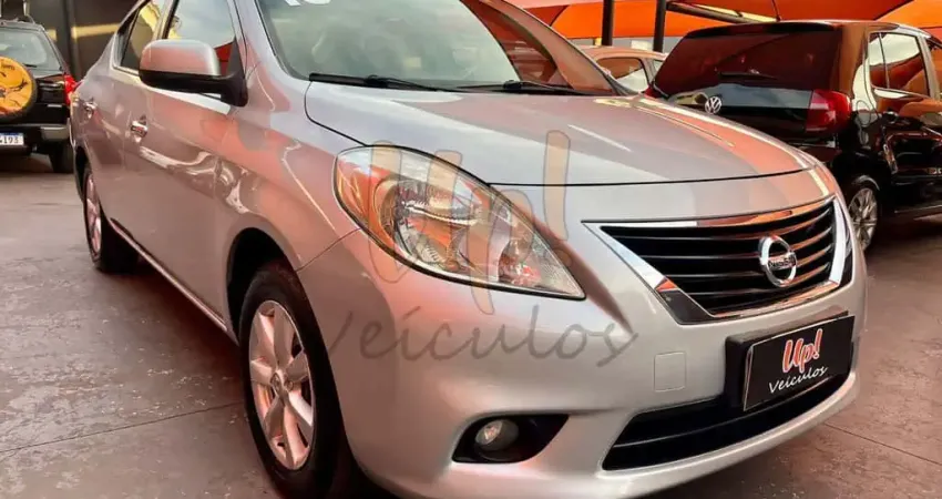 Nissan Versa /  16SL FLEX - Prata - 2012/2013