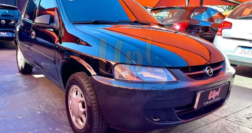 Chevrolet Celta M/ 5 PORTAS SUPER - Preta - 2002/2003