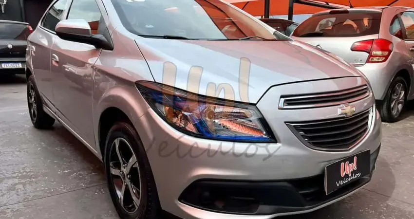 Chevrolet Onix 1.0MT LT - Prata - 2013/2013