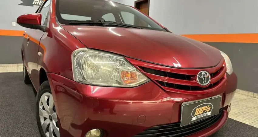 Toyota Etios SD X - Vermelha - 2014/2014