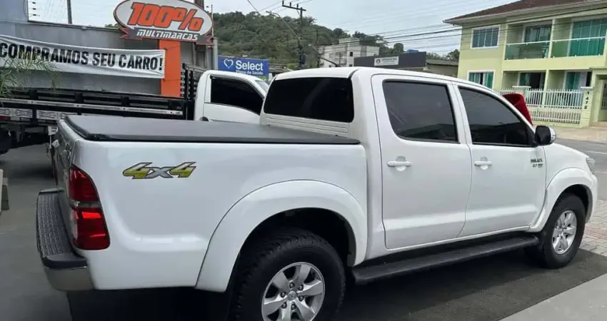 Toyota Hilux 4x4 - Branca - 2013/2014