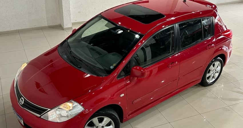 NISSAN TIIDA SL 1.8 COM TETO SOLAR, BANCOS EM COURO,  BAIXO KM.