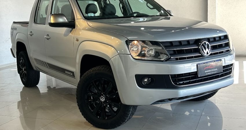 AMAROK 2.0 TURBO DIESEL, RODAS ARO 18, BANCOS EM COURO, REVISADA