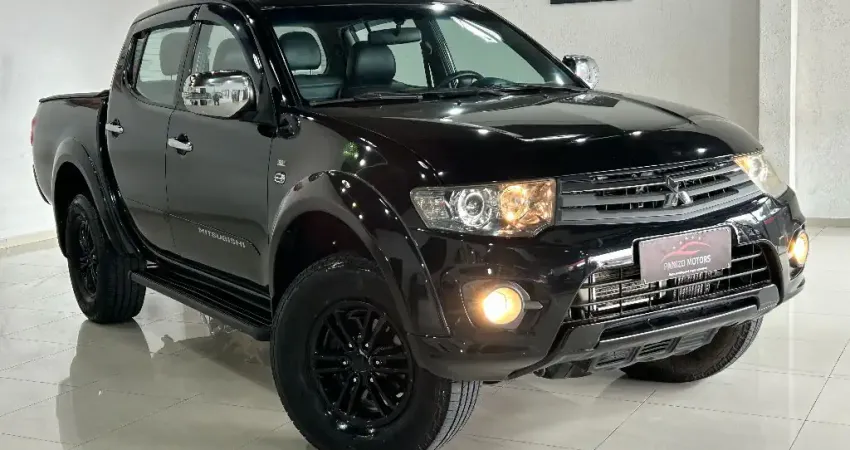 MITSUBISHI L200 TRITON 3.2 4X4 2016 SUPER CONSERVADA PLACA A, BANCOS EM COURO, PNEUS NOVOS