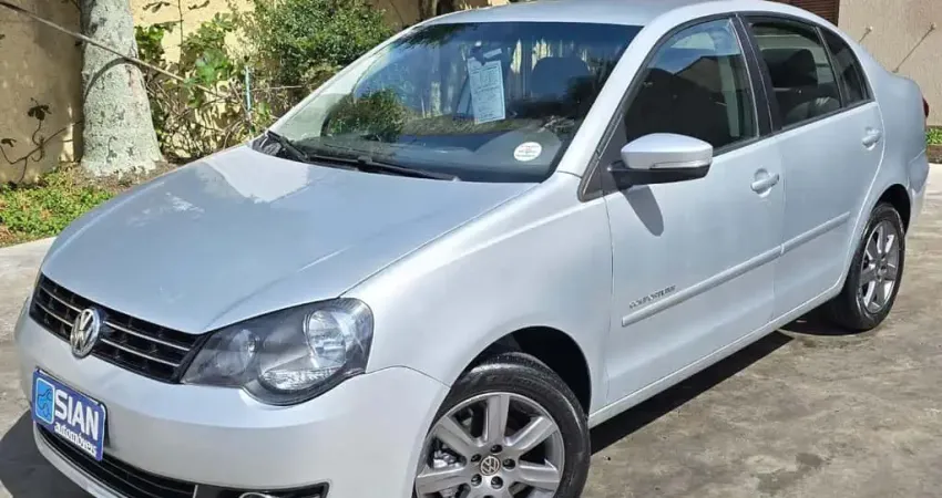 VOLKSWAGEN POLO SEDAN 1.6 8V COMFORTLINE 4P 2013