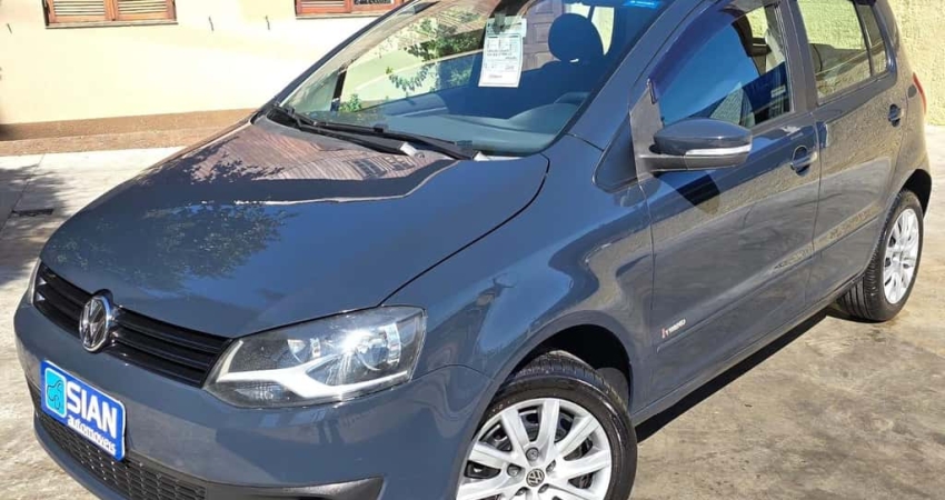 VOLKSWAGEN FOX TREND 1.0 MI 8V TOTAL FLEX 4P 2013