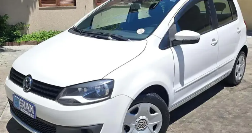 VOLKSWAGEN FOX TREND 1.0 MI 8V TOTAL FLEX 4P 2013