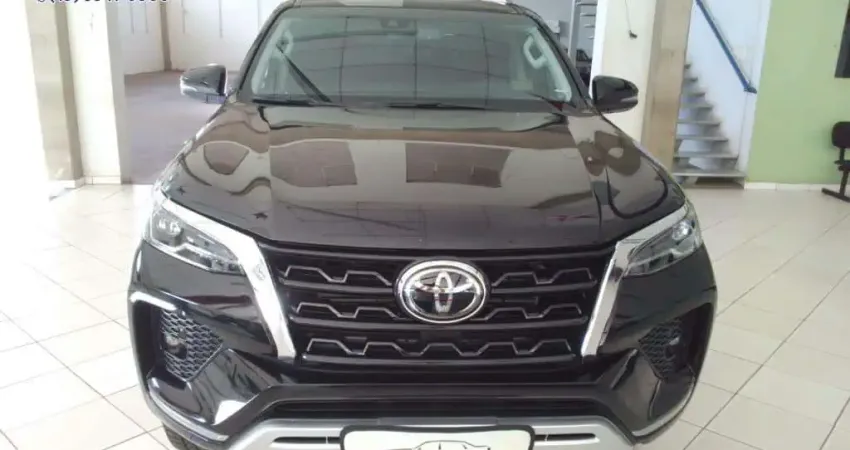 Toyota Hilux SW4 SRX 4x4 2.8 TDI 16V Dies. Aut.7Lug