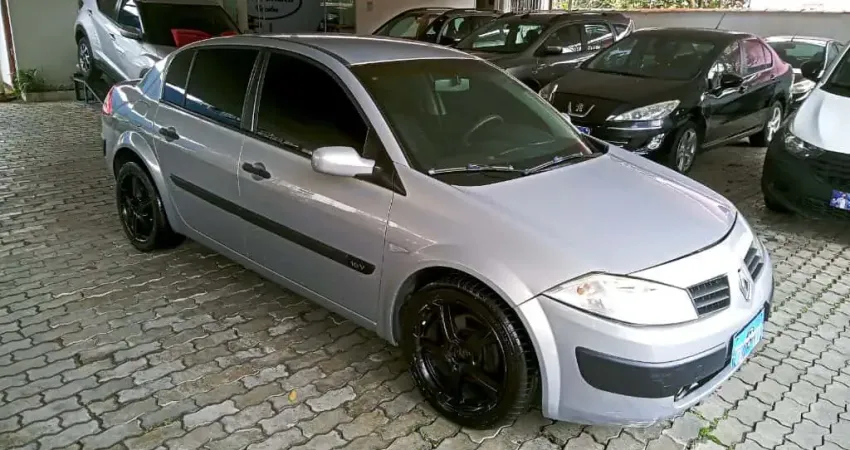 Megane Sedan Expression Hi-Flex 1.6 16V